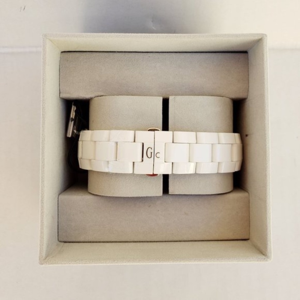 New GUESS COLLECTION White Sapphire Crystal Watch - Picture 7 of 9